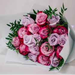 19 фиолетовых роз
